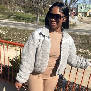 Meet your Posher, Teara